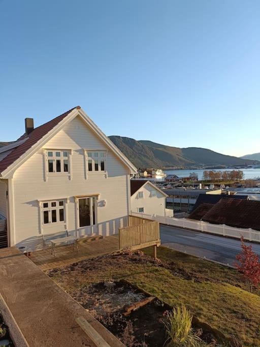 Вілла Charming House In Ulsteinvik With Free Parking Екстер'єр фото