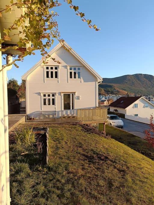 Вілла Charming House In Ulsteinvik With Free Parking Екстер'єр фото