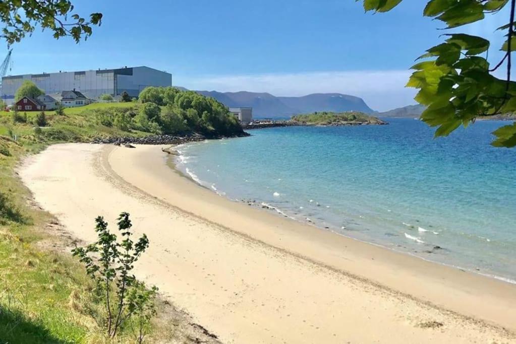 Вілла Charming House In Ulsteinvik With Free Parking Екстер'єр фото